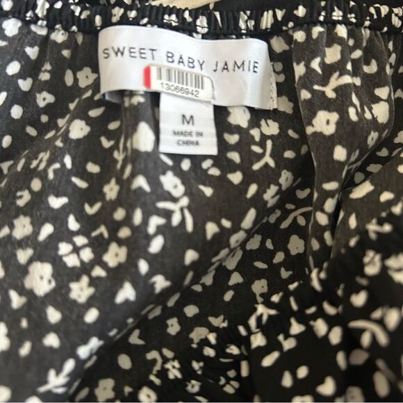Sweet Baby Jamie Black Floral Skirt Size Medium - Picture 7 of 7